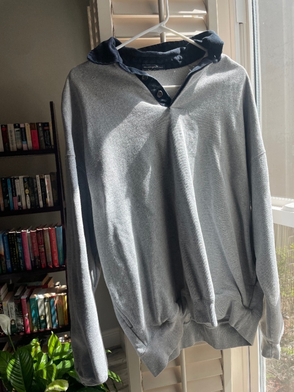 Brandy Melville Gray sweatshirt with navy collar